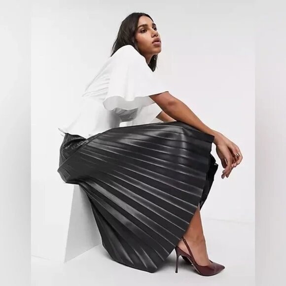 MNG NWT Black Faux Leather Pleated Skirt Sz 6 - Picture 1 of 10